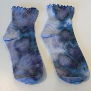 Ice dyed ruffle ankle socks